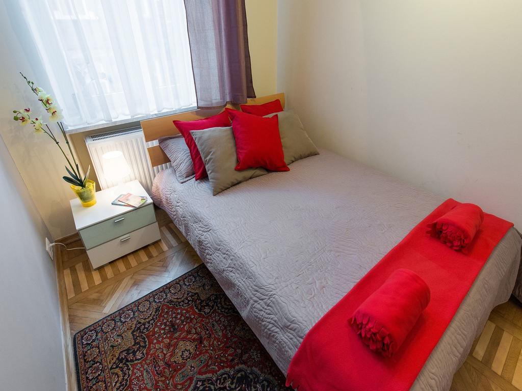 5 Bedroom Family Apartment Краков Номер фото