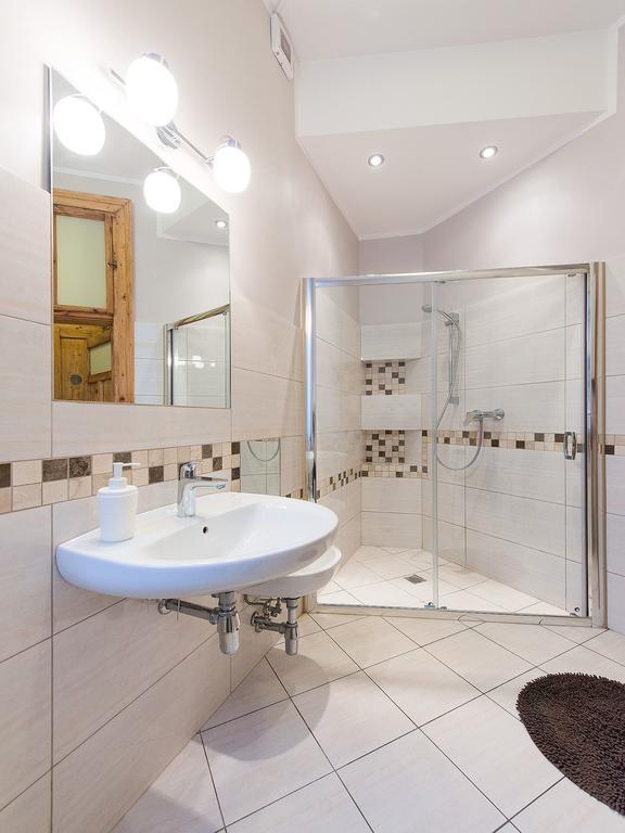5 Bedroom Family Apartment Краков Номер фото